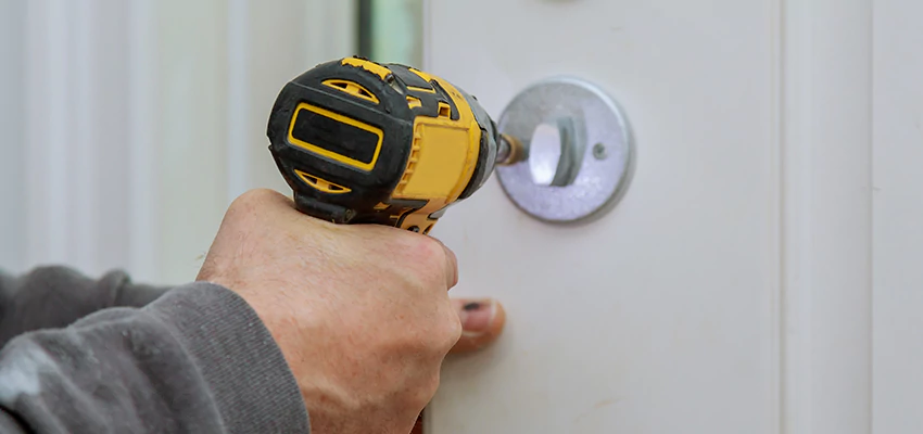 Street Locksmith For Smart Lock Repair in Mendota, CA